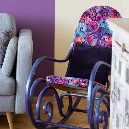 Classic Style - Remote Work By Renters Varşova