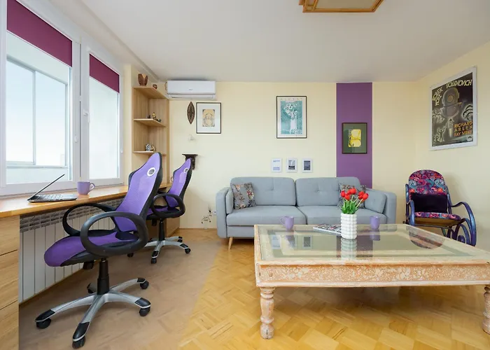 Classic Style - Remote Work By Renters Apartment